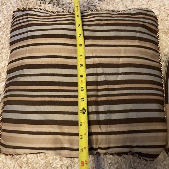 Decorative pillows - Picture 3 of 3